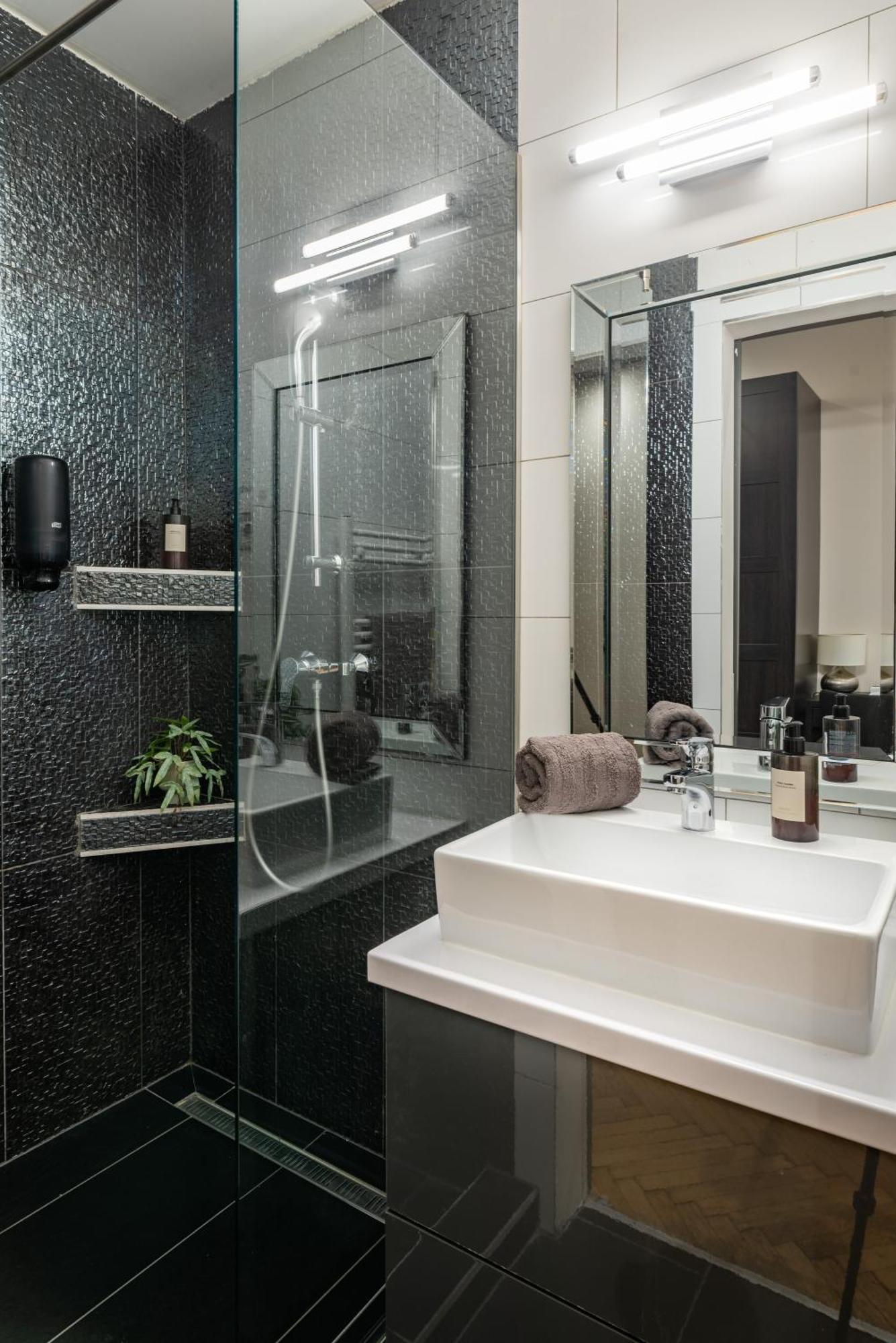 Chic Central 1Br Retreat Near New York Cafe With View Budapeszt Zewnętrze zdjęcie